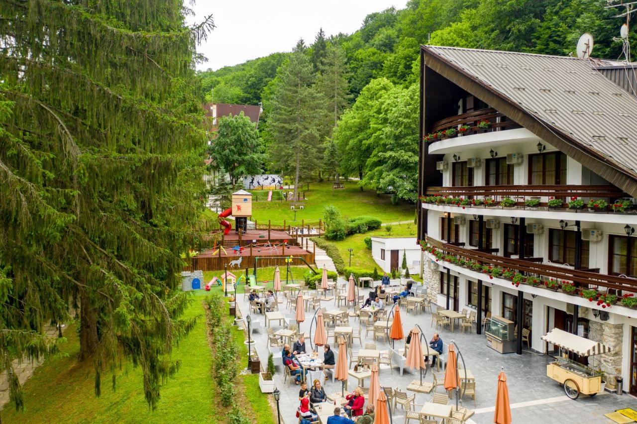 Kruševac Hotel Trayal מראה חיצוני תמונה