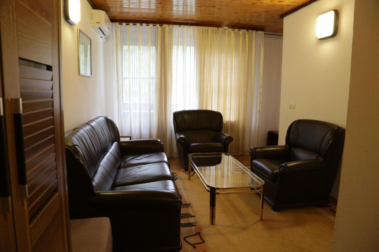 Kruševac Hotel Trayal מראה חיצוני תמונה