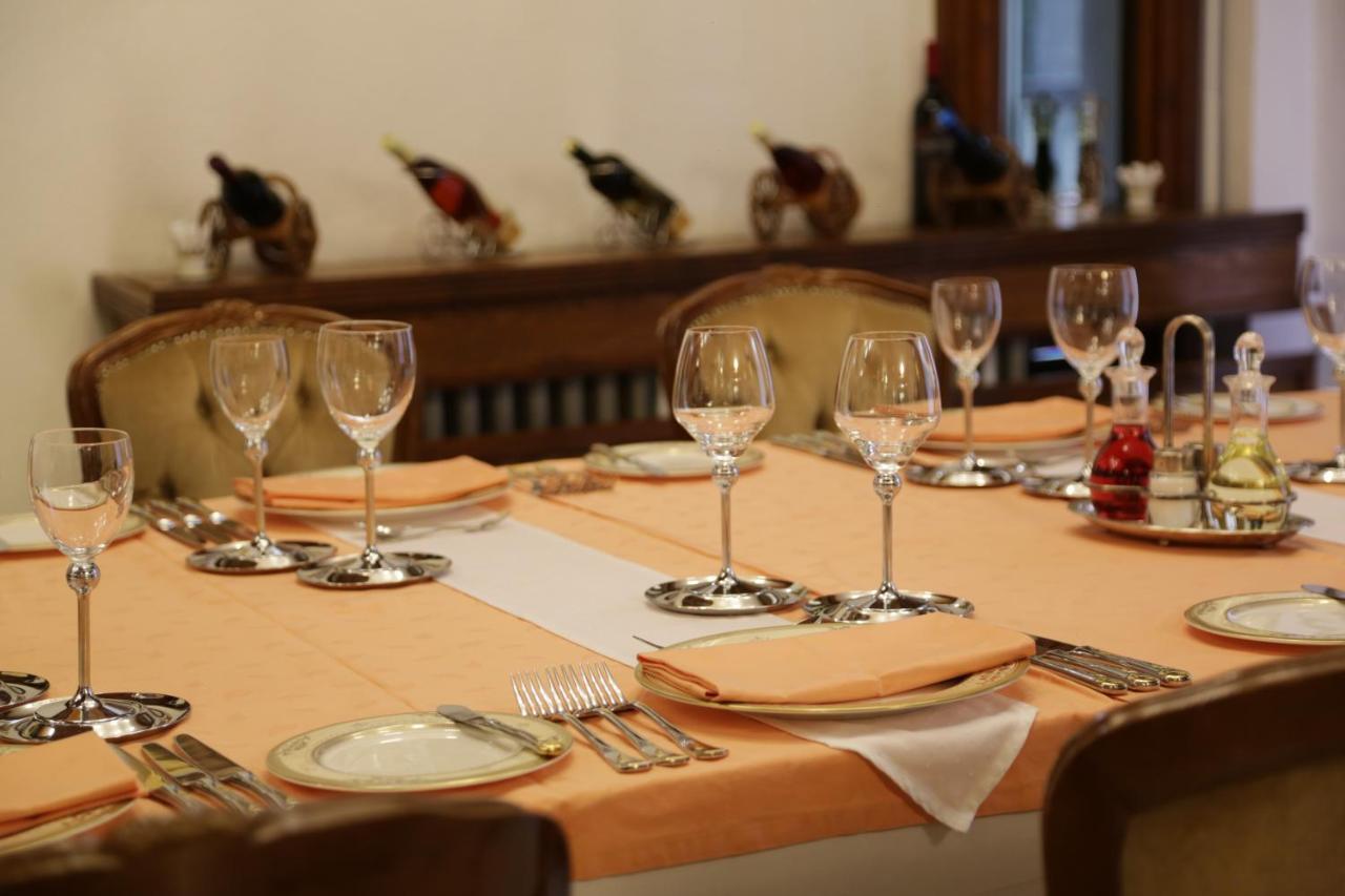 Kruševac Hotel Trayal מראה חיצוני תמונה