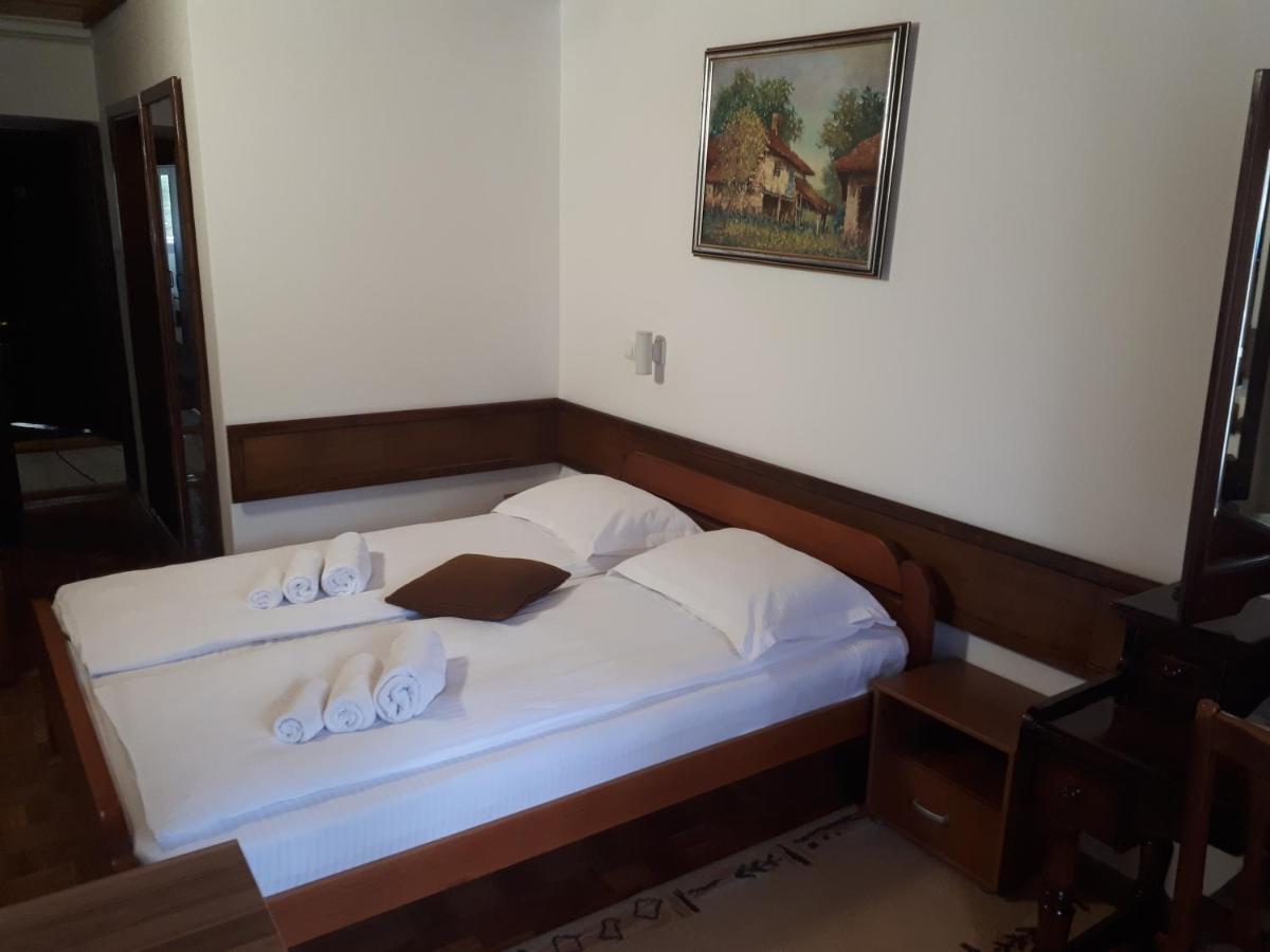 Kruševac Hotel Trayal מראה חיצוני תמונה
