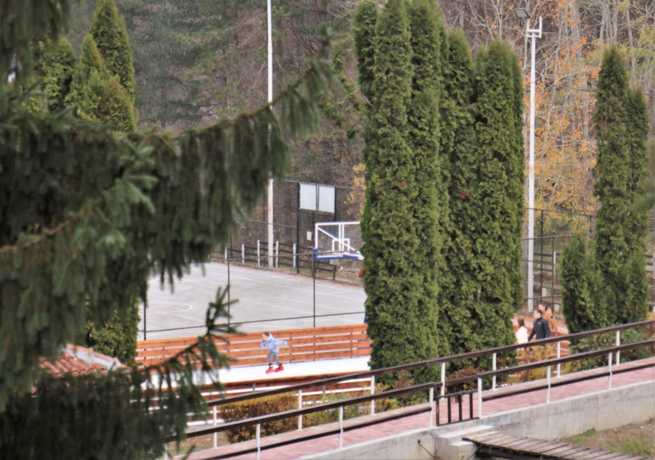 Kruševac Hotel Trayal מראה חיצוני תמונה