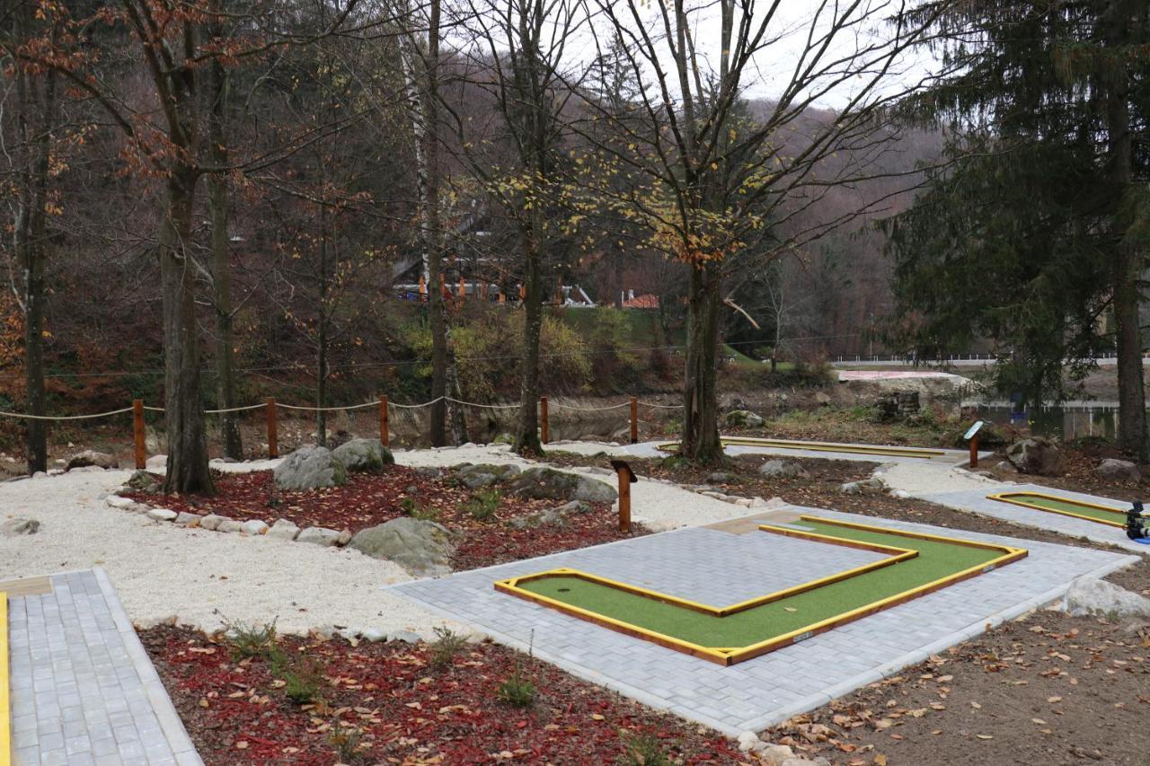 Kruševac Hotel Trayal מראה חיצוני תמונה